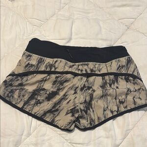 Lululemon Black and Tan Women's Shorts